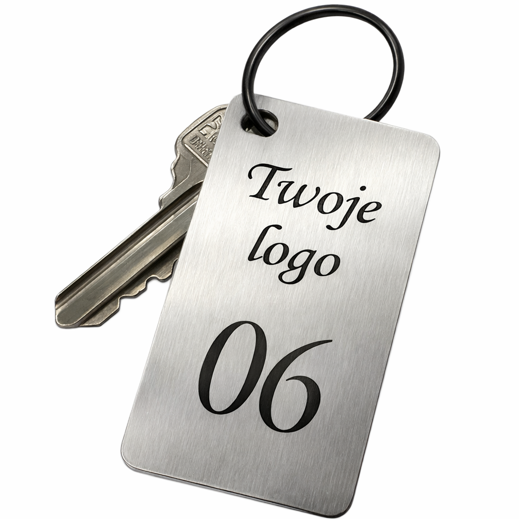 Metalowy brelok do kluczy z logo i nemerem